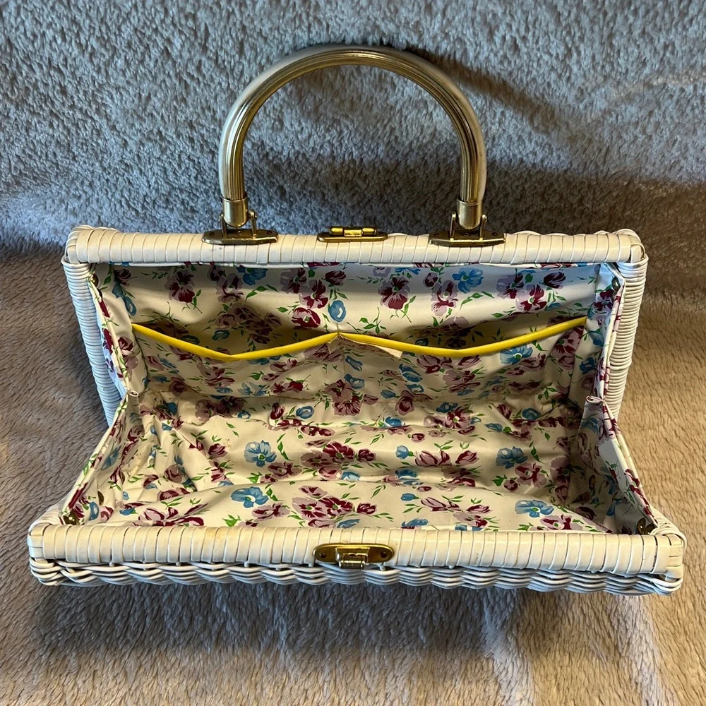 BRITISH OF HONG KONG Vintage Handmade White Wicker Purse - Picture 11 of 17